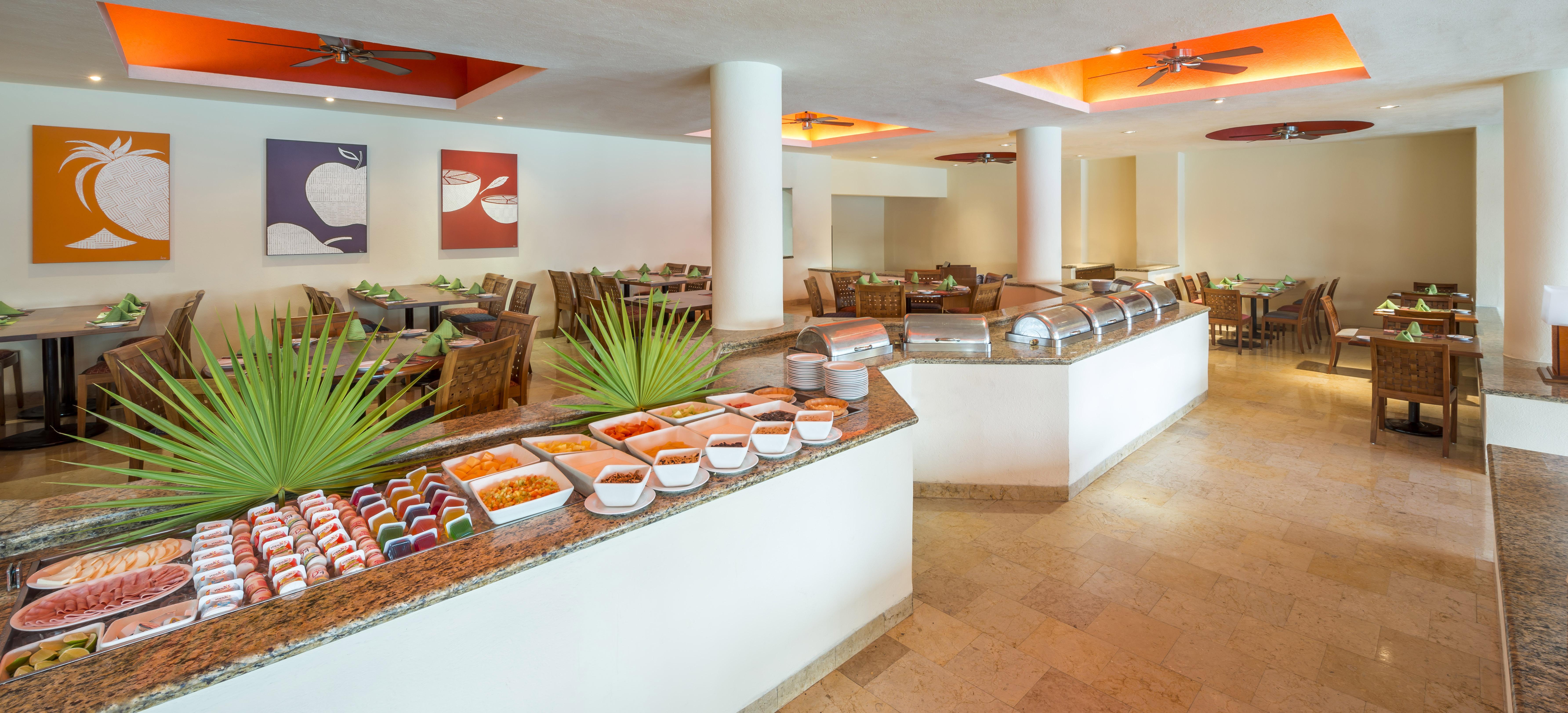 Camino Real Acapulco Diamante Hotel Bagian luar foto Buffet at a resort