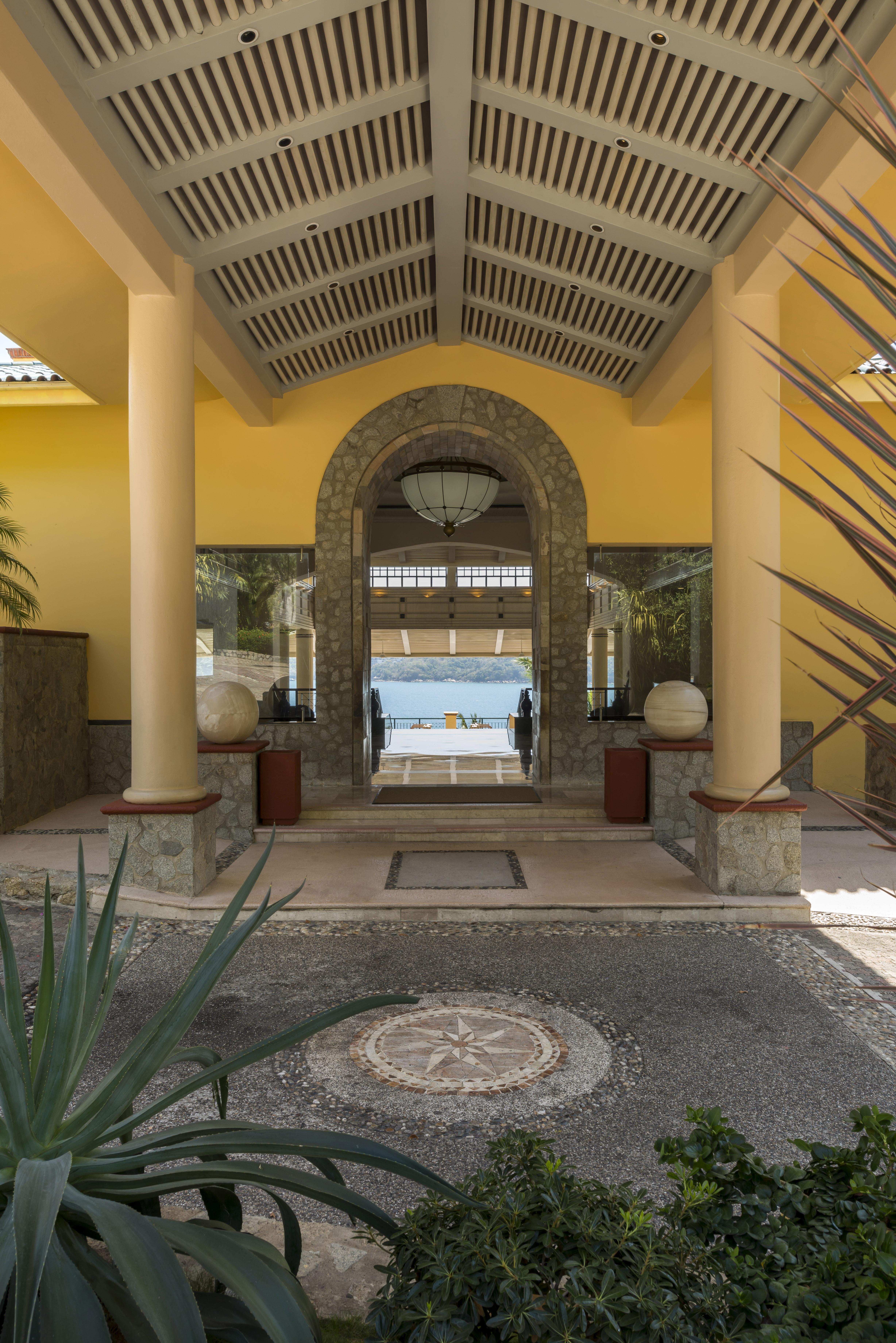 Camino Real Acapulco Diamante Hotel Bagian luar foto Entrance to the hotel