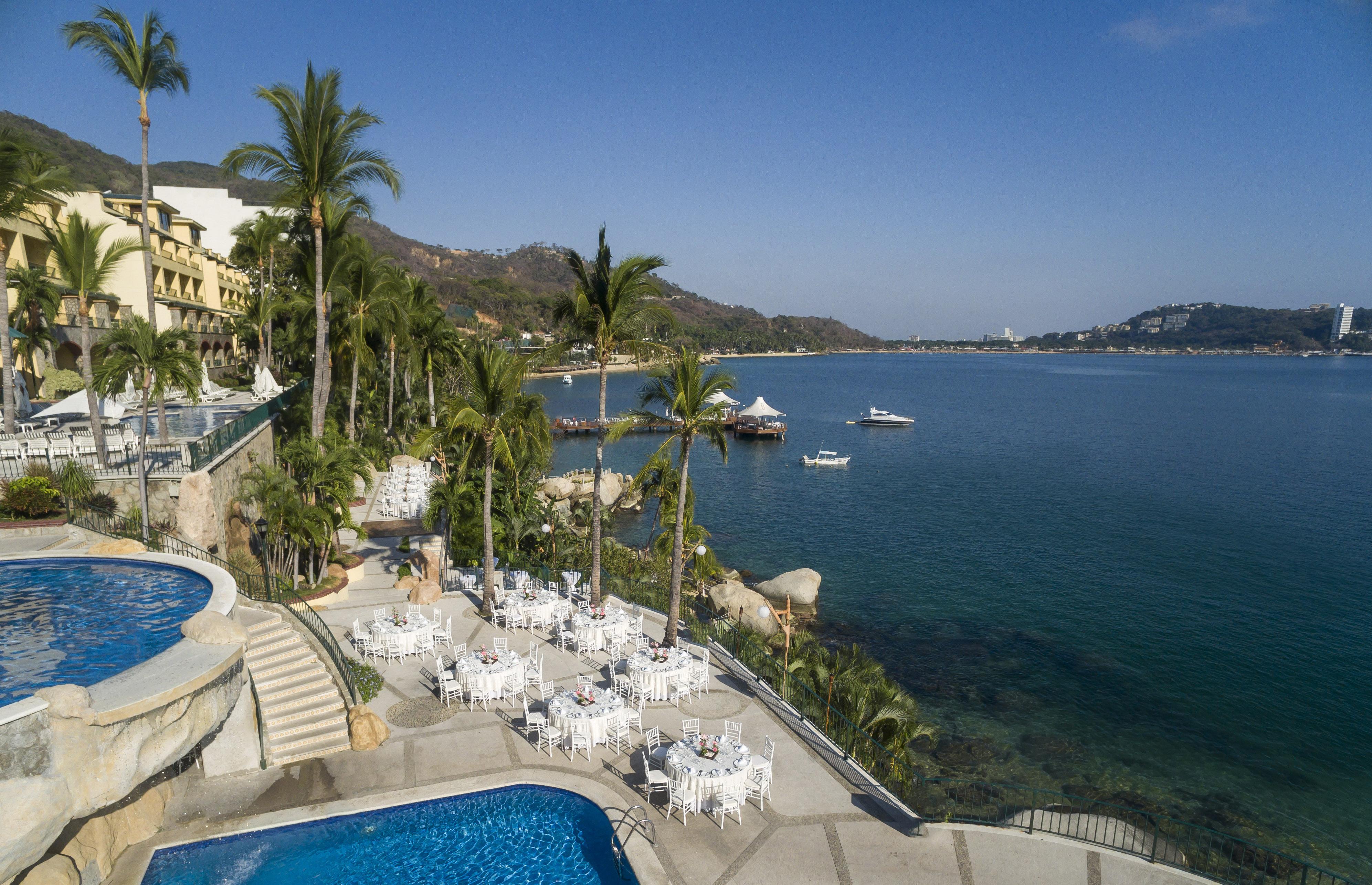 Camino Real Acapulco Diamante Hotel Bagian luar foto View of the Bay of Acapulco