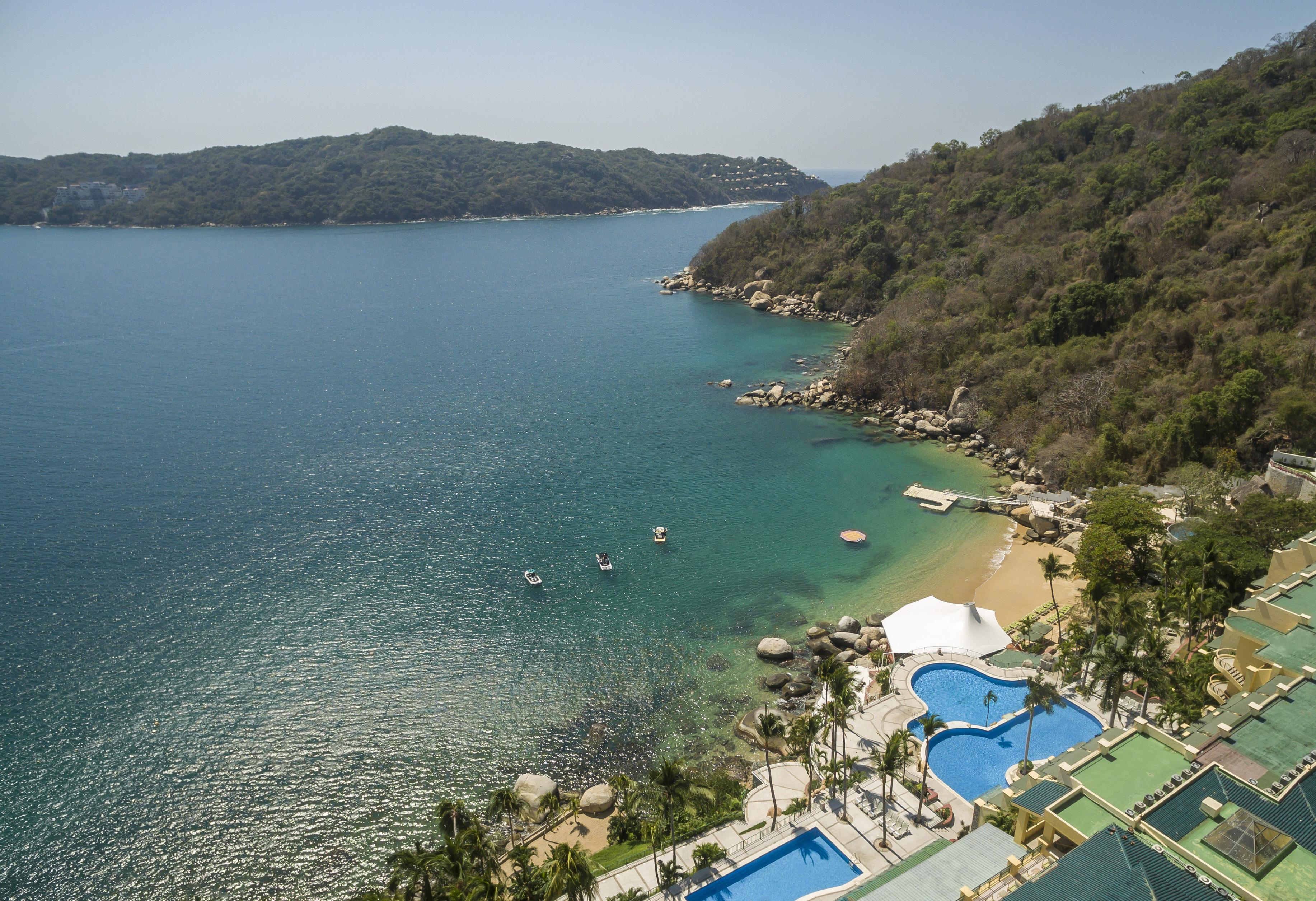 Camino Real Acapulco Diamante Hotel Bagian luar foto Aerial view of the resort