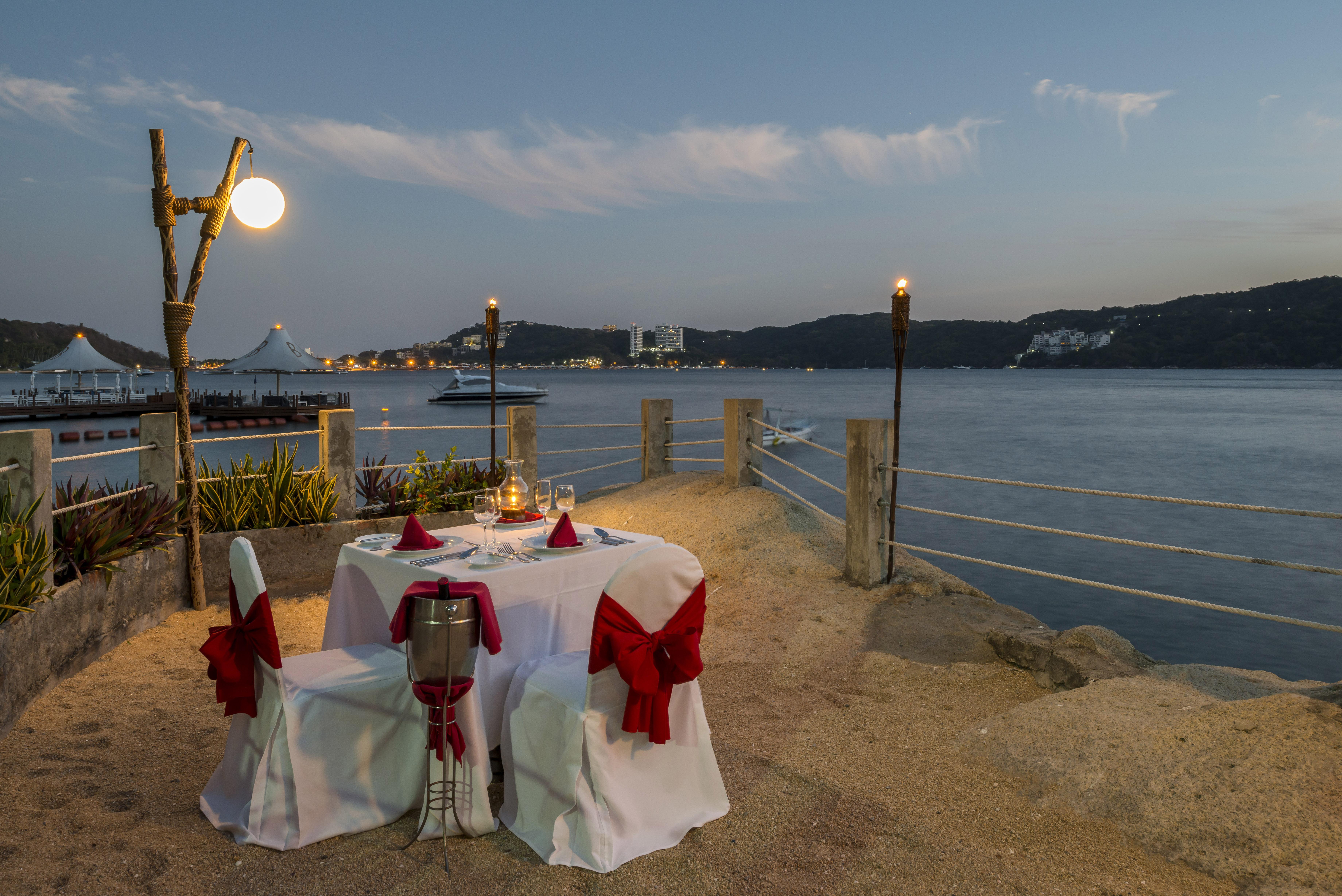 Camino Real Acapulco Diamante Hotel Bagian luar foto A restaurant in Acapulco