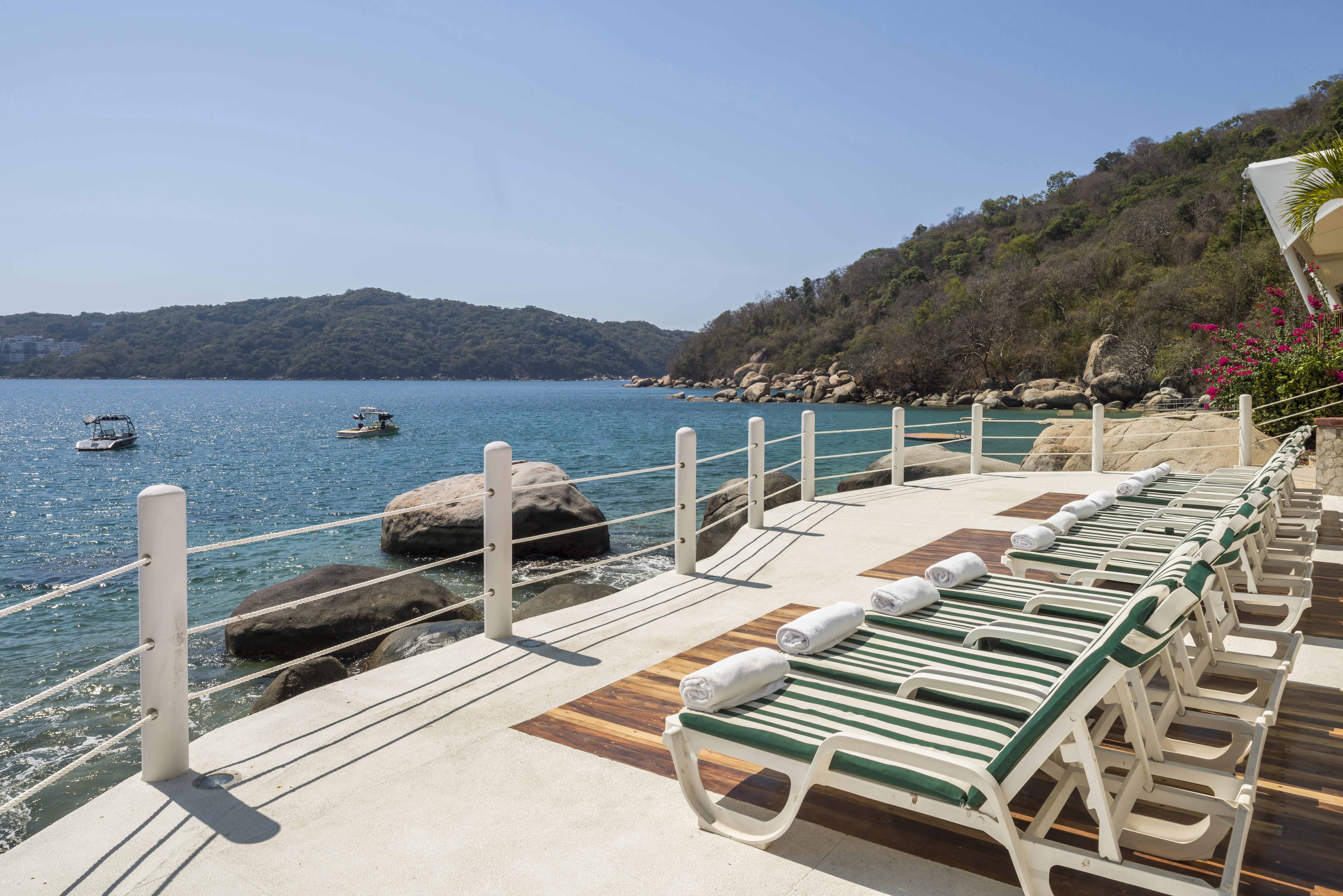 Camino Real Acapulco Diamante Hotel Bagian luar foto View of the beach at the resort