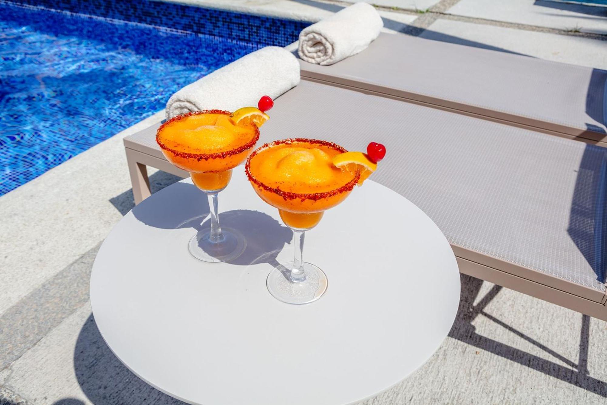 Camino Real Acapulco Diamante Hotel Bagian luar foto Margarita cocktails