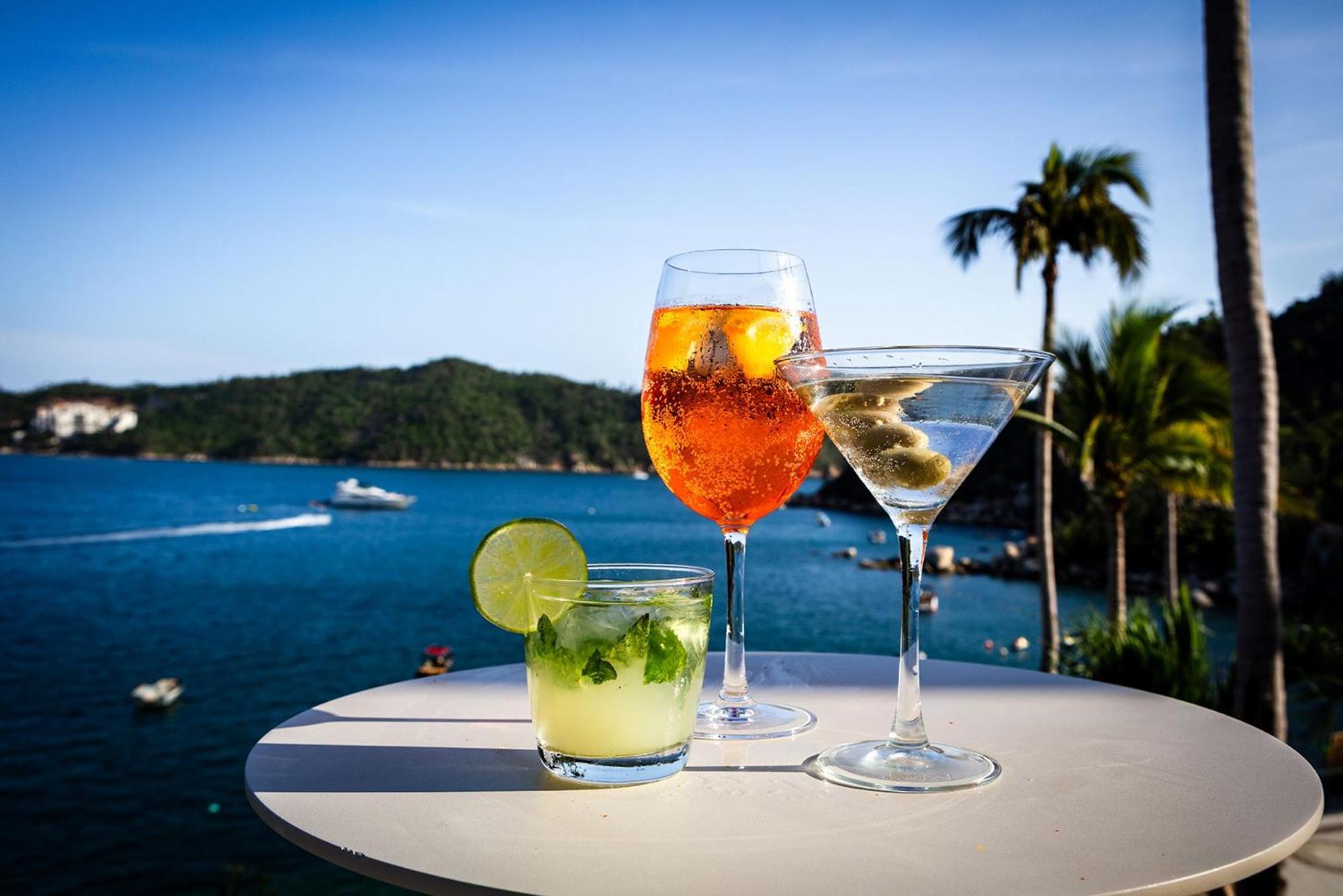 Camino Real Acapulco Diamante Hotel Bagian luar foto Cocktails at the beach