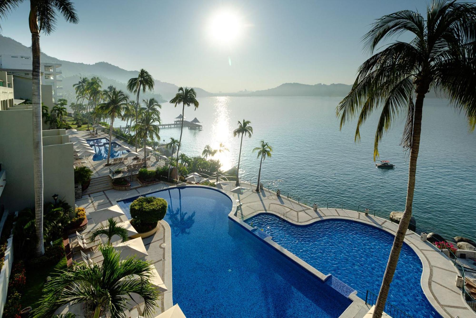 Camino Real Acapulco Diamante Hotel Bagian luar foto The swimming pool at the InterContinental Nha Trang